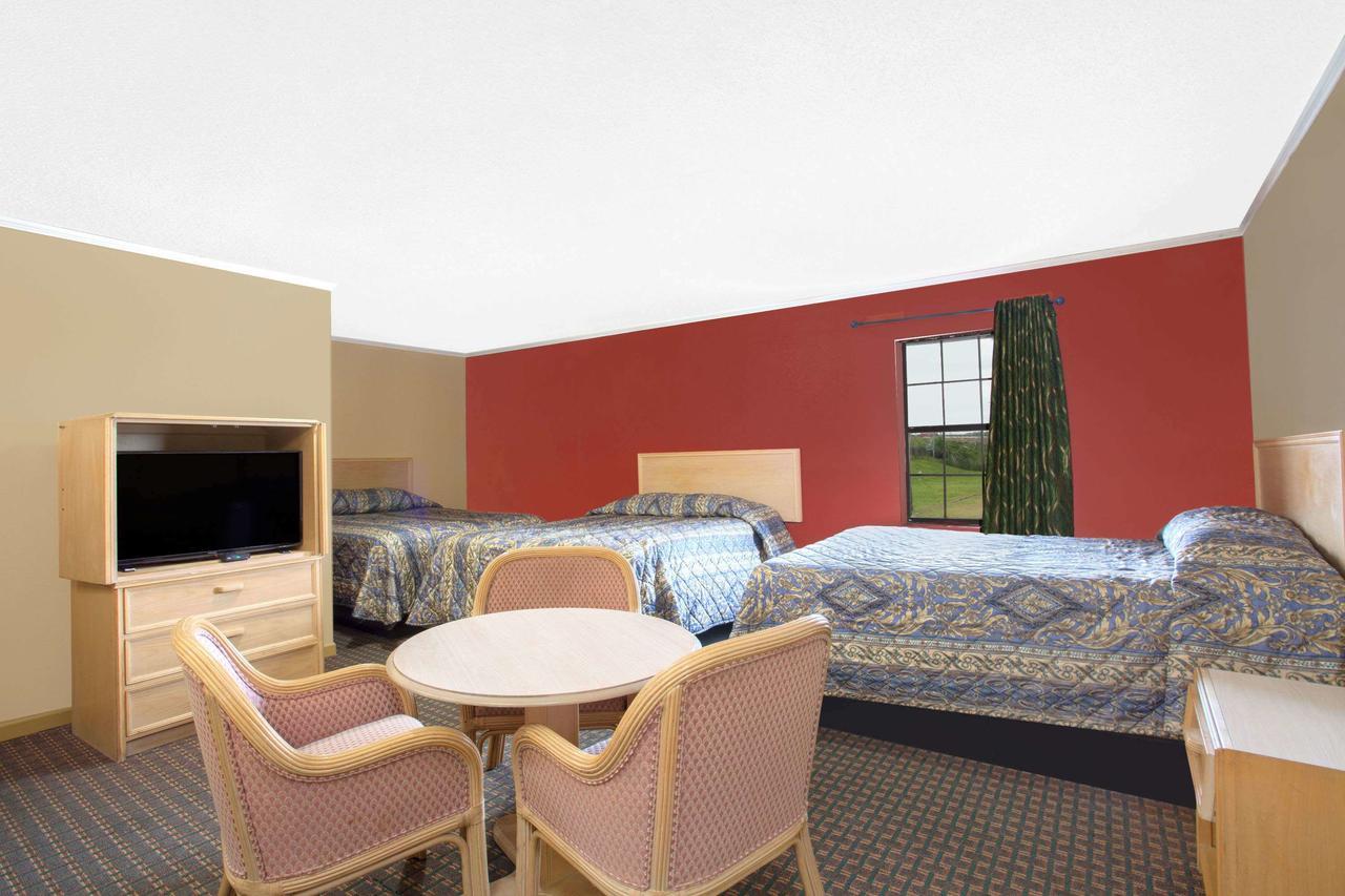 Knights Inn Wildersville Esterno foto