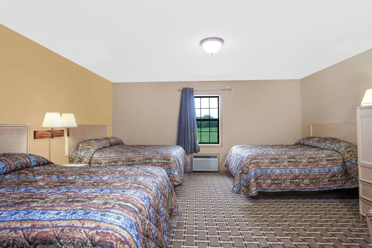 Knights Inn Wildersville Esterno foto