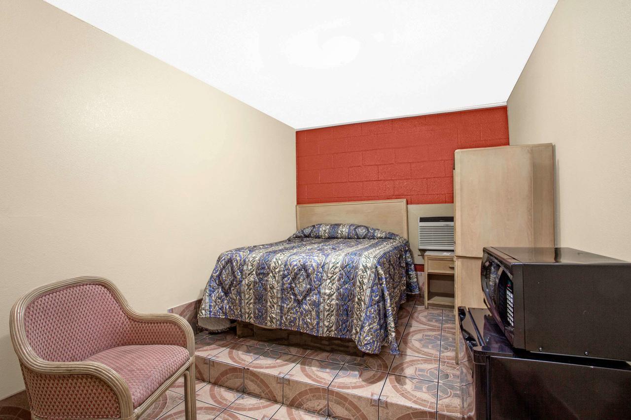 Knights Inn Wildersville Esterno foto