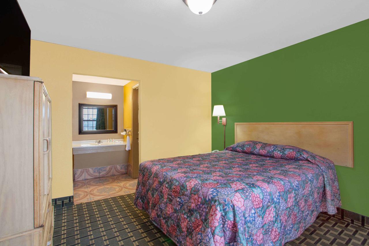 Knights Inn Wildersville Esterno foto